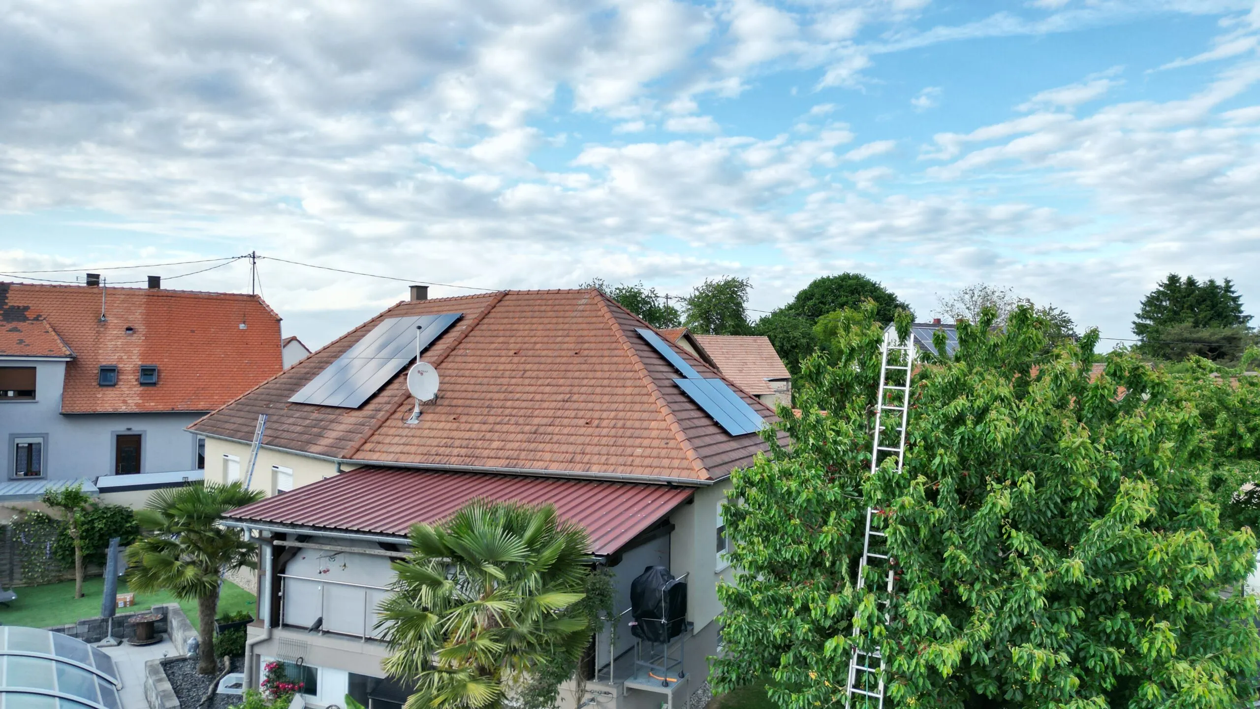 panneaux sur maison alsacienne